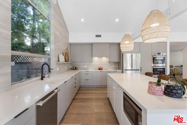 2747 Glendon Avenue, Los Angeles, CA 90064