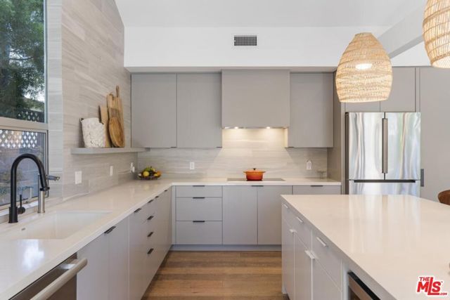 2747 Glendon Avenue, Los Angeles, CA 90064
