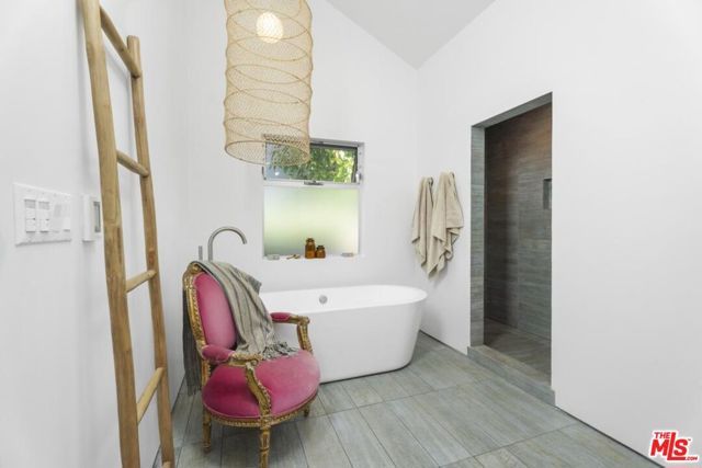 2747 Glendon Avenue, Los Angeles, CA 90064