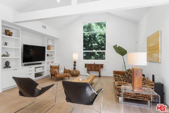 2747 Glendon Avenue, Los Angeles, CA 90064