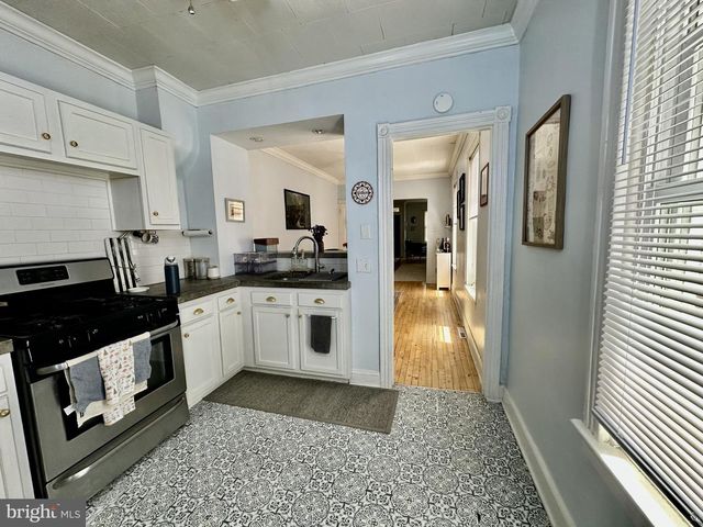 106 S 6TH AVE, West Reading, PA 19611
