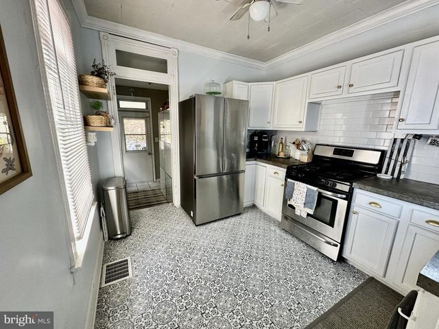 106 S 6TH AVE, West Reading, PA 19611