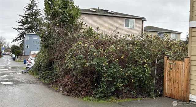 9208 17th Avenue SW, Seattle, WA 98106