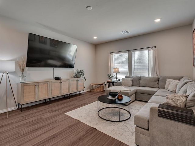 11721 SW 40th Street, Mustang, OK 73064