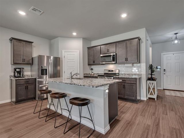 11721 SW 40th Street, Mustang, OK 73064