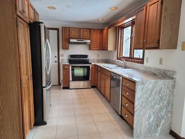 23 Tattan Farm Rd, Worcester, MA 01605