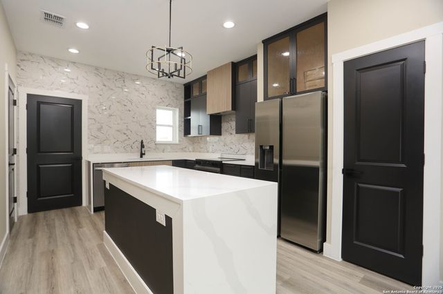 130 E Lachapelle, San Antonio, TX 78204