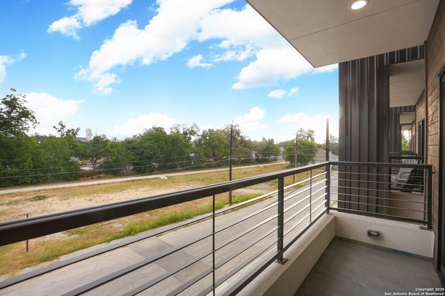 130 E Lachapelle, San Antonio, TX 78204