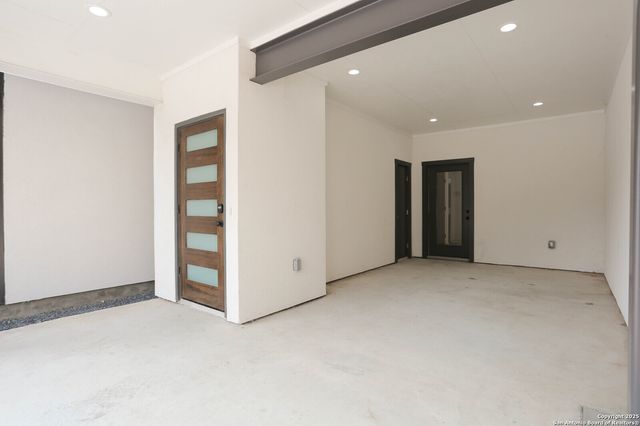 130 E Lachapelle, San Antonio, TX 78204