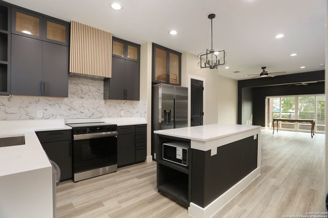 130 E Lachapelle, San Antonio, TX 78204