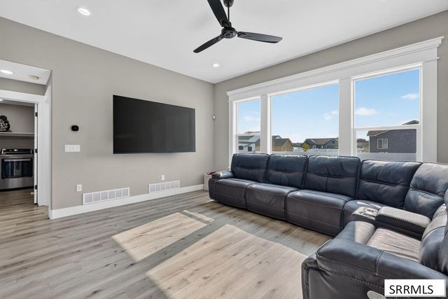 5876 Cedarwood Lane, Idaho Falls, ID 83406