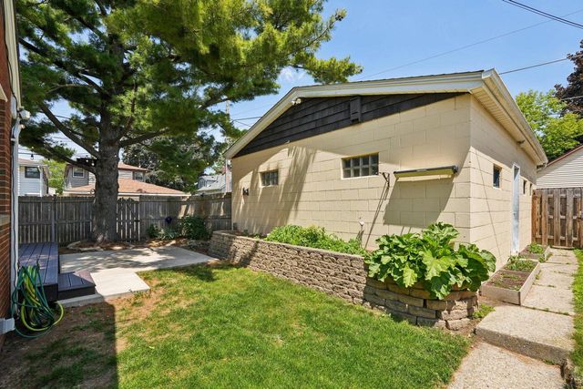 3620 S Brust AVENUE, Milwaukee, WI 53207