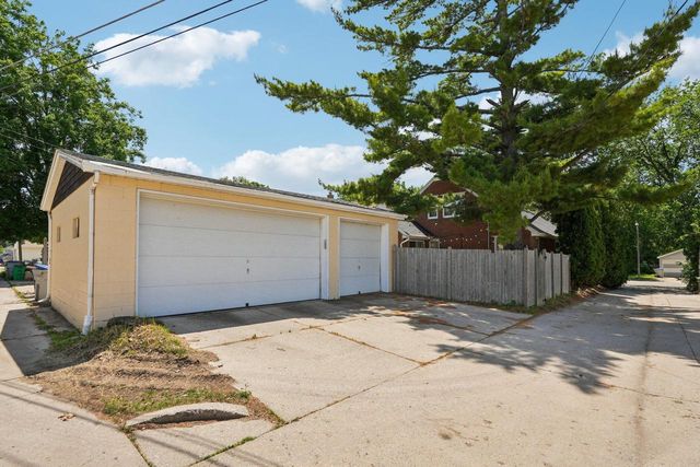 3620 S Brust AVENUE, Milwaukee, WI 53207