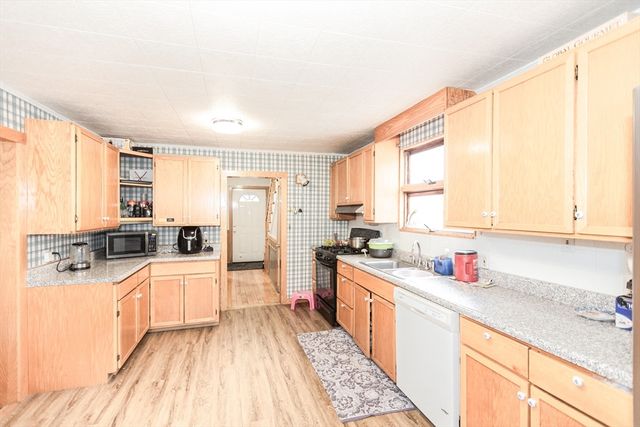 68 Spring St, Holbrook, MA 02343