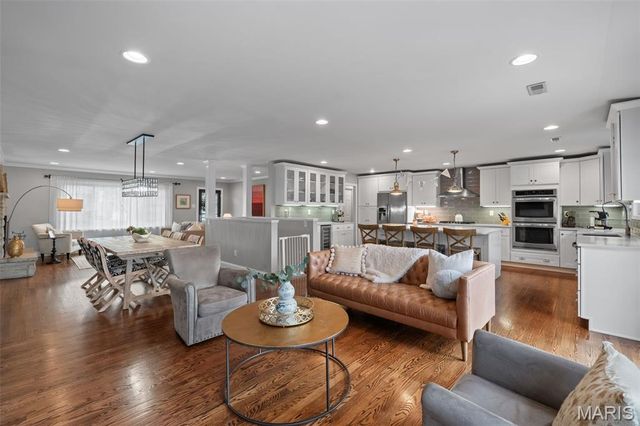 12467 Ballas Meadows Drive, Des Peres, MO 63131