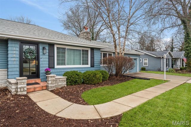 12467 Ballas Meadows Drive, Des Peres, MO 63131