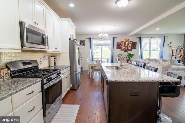 29 N TOMPKINS SQ, Downingtown, PA 19335