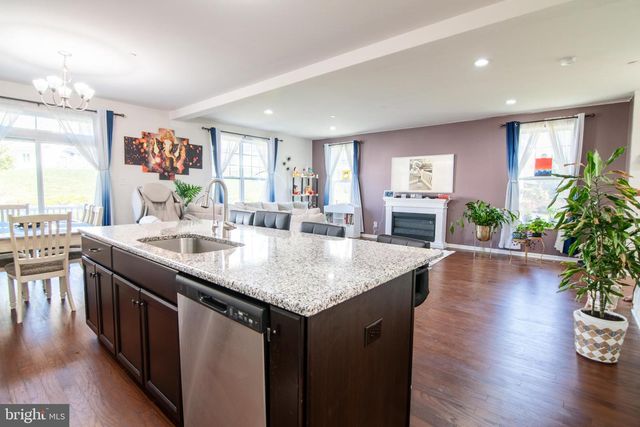 29 N TOMPKINS SQ, Downingtown, PA 19335