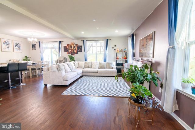 29 N TOMPKINS SQ, Downingtown, PA 19335