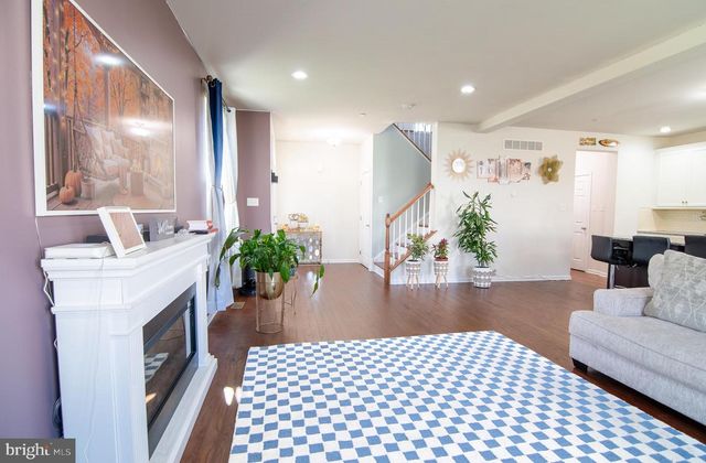 29 N TOMPKINS SQ, Downingtown, PA 19335