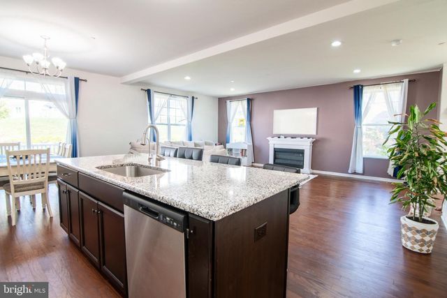 29 N TOMPKINS SQ, Downingtown, PA 19335