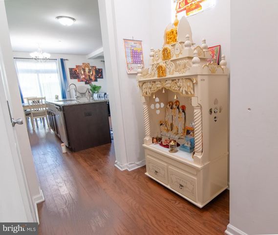 29 N TOMPKINS SQ, Downingtown, PA 19335