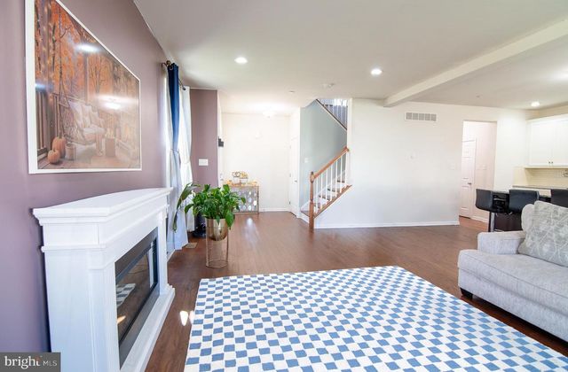 29 N TOMPKINS SQ, Downingtown, PA 19335