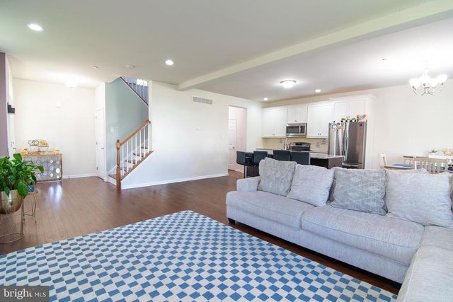 29 N TOMPKINS SQ, Downingtown, PA 19335