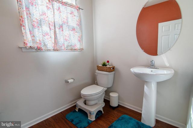 29 N TOMPKINS SQ, Downingtown, PA 19335