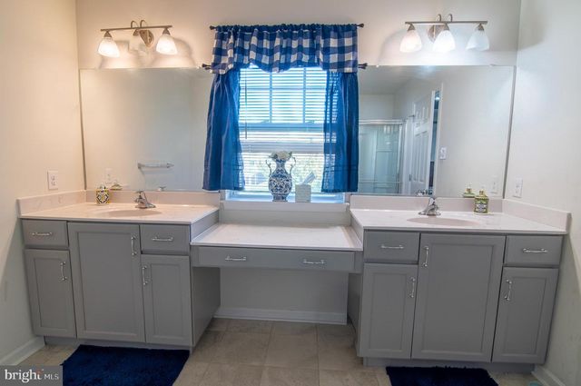 29 N TOMPKINS SQ, Downingtown, PA 19335