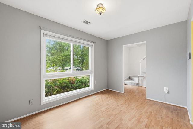 3 CAROLINA CT, Sterling, VA 20164