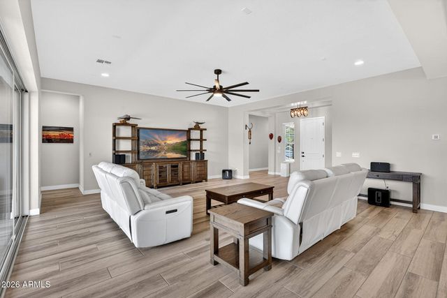 10364 E THATCHER Avenue, Mesa, AZ 85212