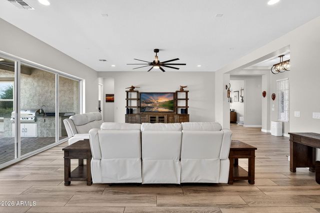 10364 E THATCHER Avenue, Mesa, AZ 85212