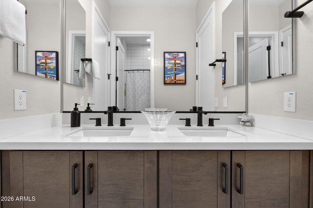 10364 E THATCHER Avenue, Mesa, AZ 85212