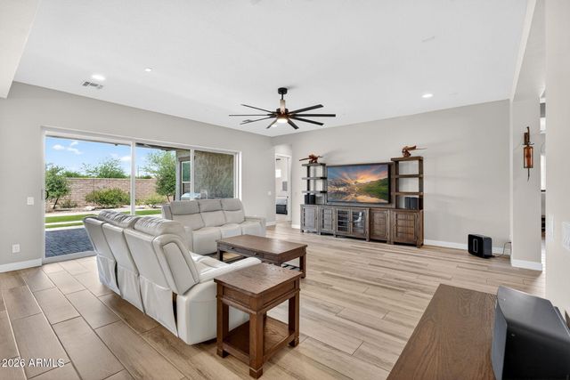 10364 E THATCHER Avenue, Mesa, AZ 85212