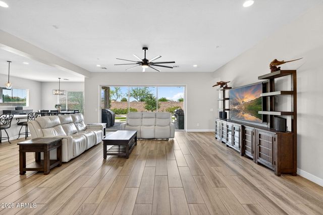 10364 E THATCHER Avenue, Mesa, AZ 85212