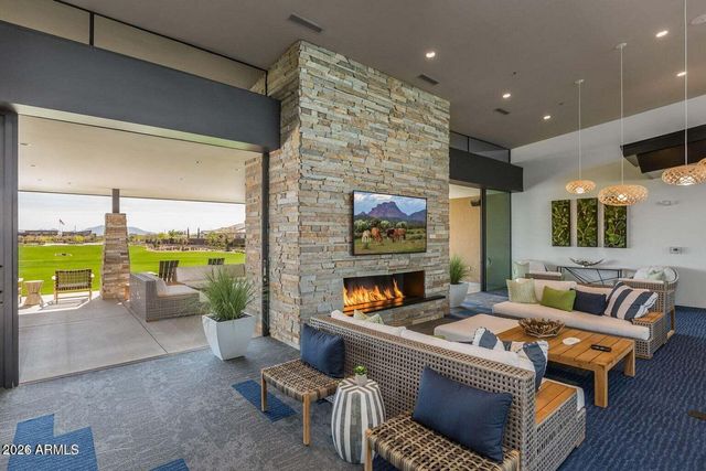 10364 E THATCHER Avenue, Mesa, AZ 85212