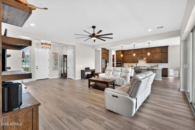 10364 E THATCHER Avenue, Mesa, AZ 85212