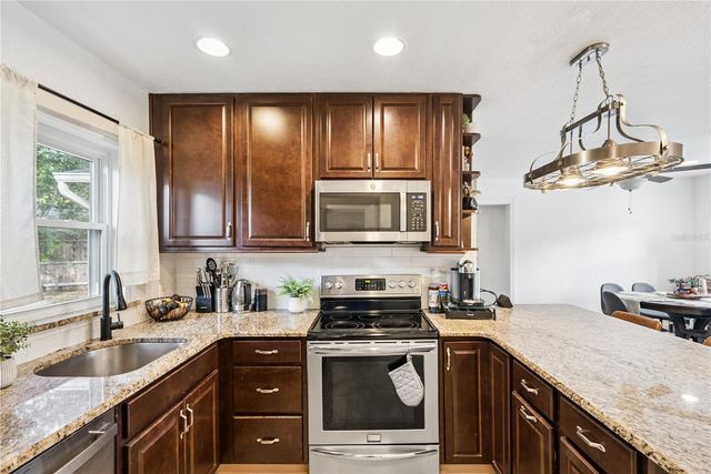 1909 FERN CIRCLE, Orlando, FL 32803
