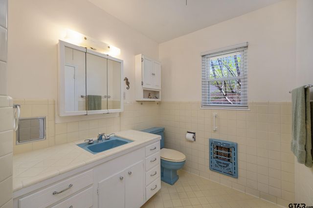 2005 Sterling Dr, Tyler, TX 75701