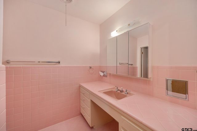 2005 Sterling Dr, Tyler, TX 75701