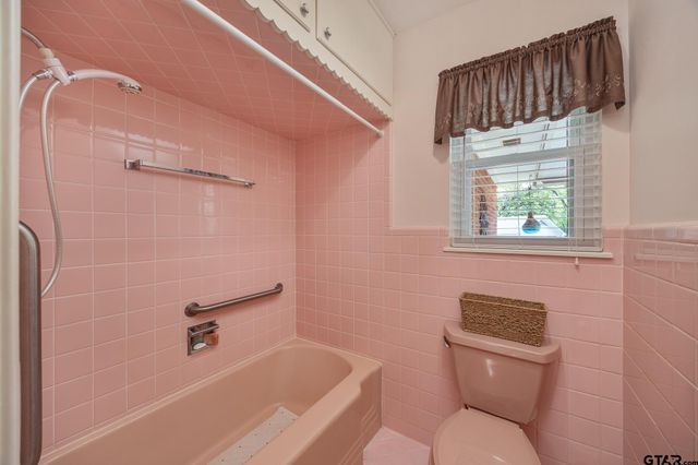 2005 Sterling Dr, Tyler, TX 75701