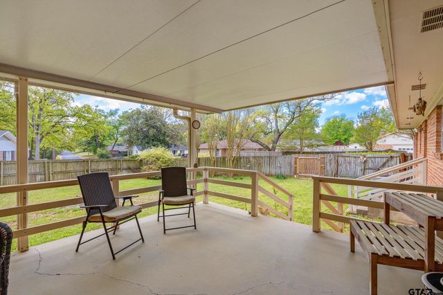 2005 Sterling Dr, Tyler, TX 75701