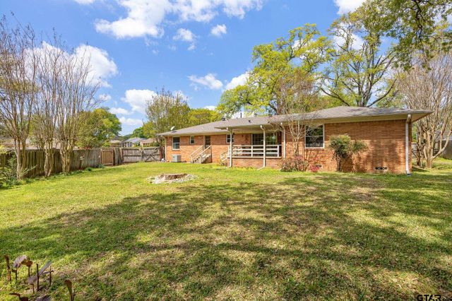 2005 Sterling Dr, Tyler, TX 75701