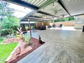 8009 Dellanera Drive, Hitchcock, TX 77563
