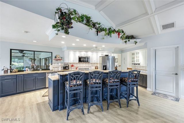 1933 Empress CT, Naples, FL 34110