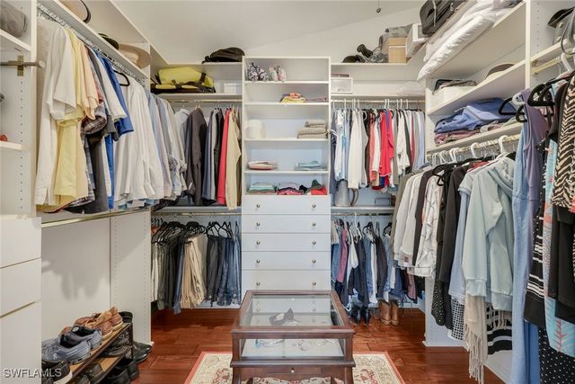 1933 Empress CT, Naples, FL 34110