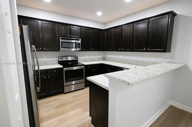 3213 SE 6th St, Homestead, FL 33033