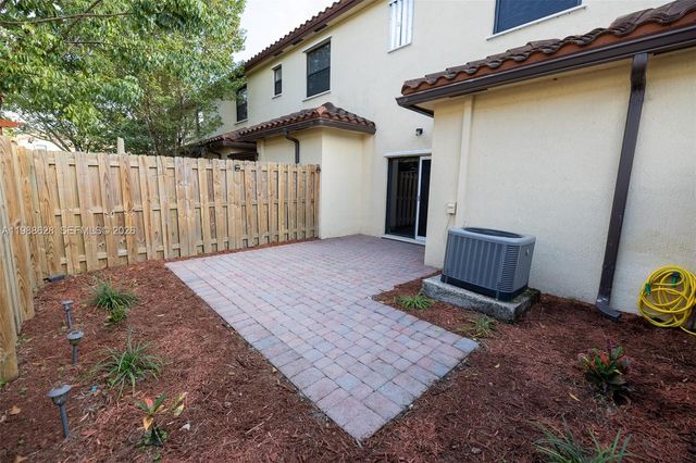 3213 SE 6th St, Homestead, FL 33033