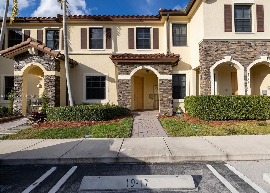 3213 SE 6th St, Homestead, FL 33033